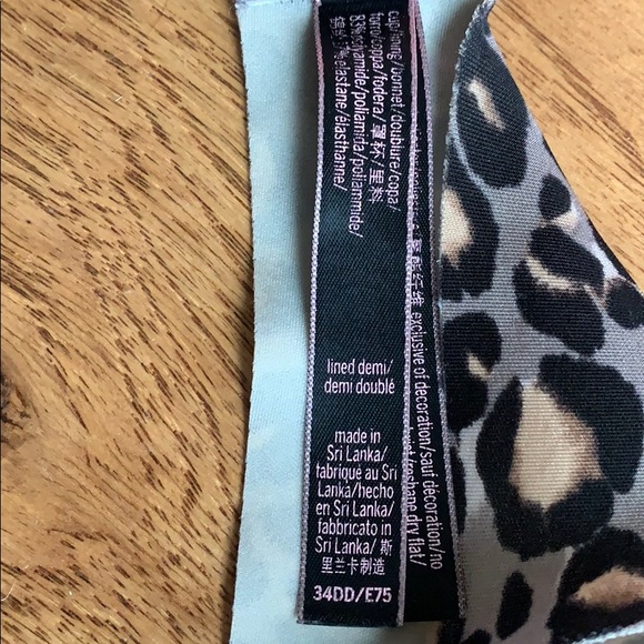 Victoria secret lined Demi - Picture 4 of 6